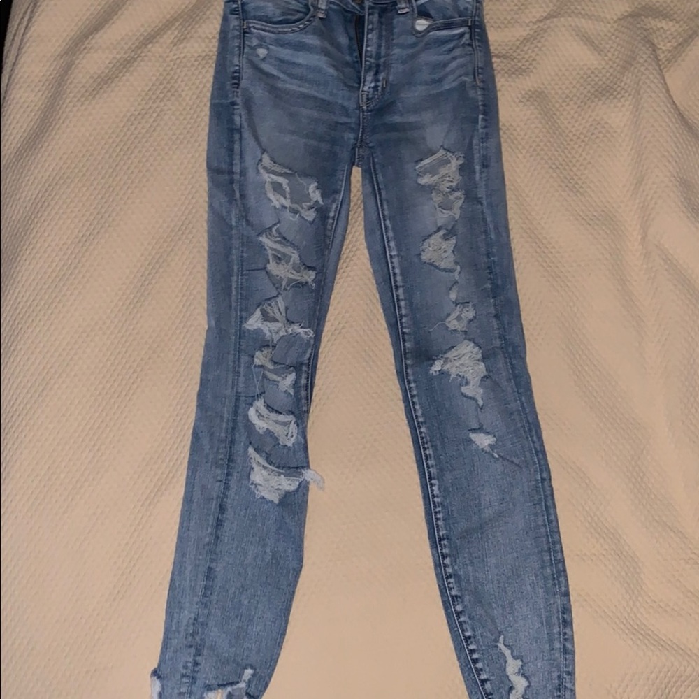 American eagle light washed ripped jeans